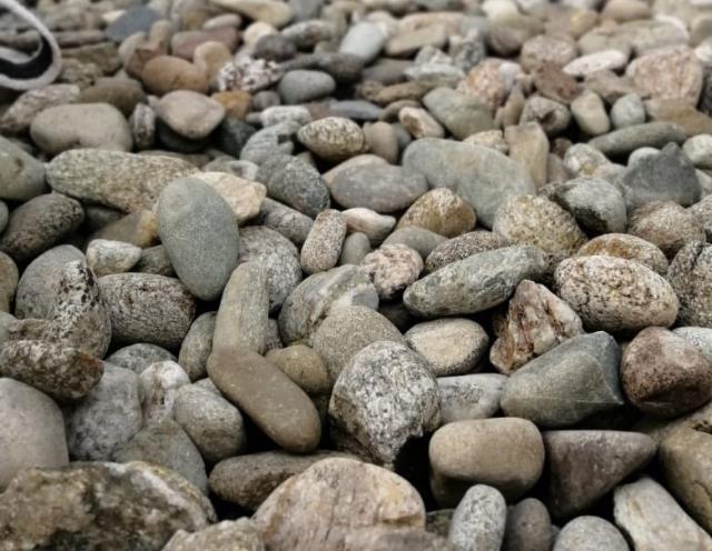 Галька речная пестрая (20-40 мм.)  купить в Перми от производителя, без посредников