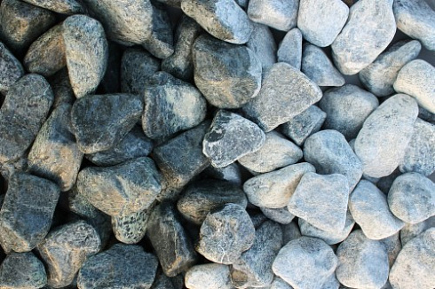 Kamenclub.ru: Щебень галтованный зеленый (змеевик) фр. 50-100 мм.  купить в Перми галтовка мраморная зеленый, салатовый мрамор 12 500 руб/т   фото КАМЕНЬ КЛУБ