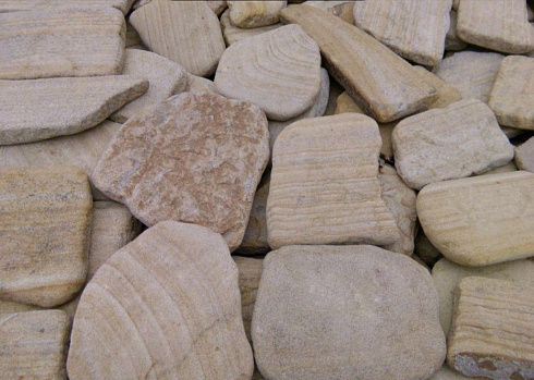 Kamenclub.ru: Песчаник пластушка галтованный желтый с рисунком (3 см)  купить в Перми плитняк - пластушка желтый песчаник 21000 руб/м3   фото КАМЕНЬ КЛУБ