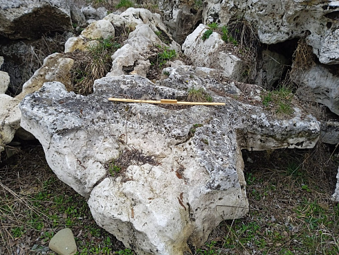 Kamenclub.ru: Выветренный известняк (степной) фр. 500-1500 мм.  купить в Перми    10000 руб/т   фото КАМЕНЬ КЛУБ