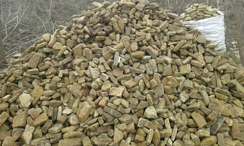 Kamenclub.ru: Песчаник для строительства и кладки блочный (фр 100-200 мм)  купить в Перми песчаник бежевый серый рыжий валун мелкий для строительства песчаник 6500 руб/т   фото КАМЕНЬ КЛУБ