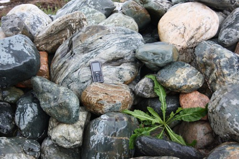 Kamenclub.ru: Ландшафтные валунчики фр.100-500 мм.  купить в Перми крупный природный камень серый, темно-серый, светло-серый речной валун крупный 4800 руб/т   фото КАМЕНЬ КЛУБ