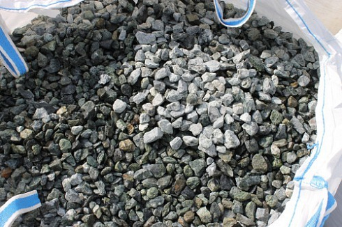 Kamenclub.ru: Щебень крошка зеленый (змеевик) фр. 20-40 мм.  купить в Перми мрамор зеленый, салатовый ландшафтная мраморная крошка 8500 руб/т   фото КАМЕНЬ КЛУБ