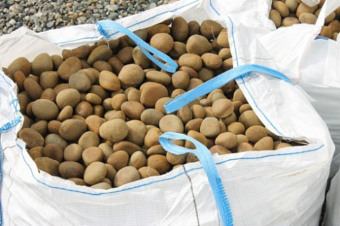 Kamenclub.ru: Песчаник ядра, фр. 100-300 мм  купить в Перми песчаник бежевый серый рыжий речная галька 5 000 руб/т   фото КАМЕНЬ КЛУБ