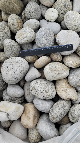 Kamenclub.ru: Галька речная окат (серо-белая) фр. 70-120 мм купить  в Перми галька галечник бело-серая, серо-белая, серая, белая речная природная галька  8000 руб/т   фото КАМЕНЬ КЛУБ