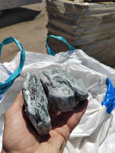 фото Галтованный жадеит (фр. 70-100 мм)  купить в Перми в интернет-портале КАМЕНЬ КЛУБ