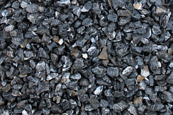 Kamenclub.ru: Щебень крошка черный (мрамор) фр. 3-5 мм.  купить в Перми мрамор черный белый с прожилками щебень мраморный декоративный колотый 18000 руб/т   фото КАМЕНЬ КЛУБ