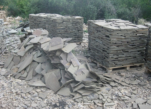 Kamenclub.ru: Песчаник пластушка серо-зеленый (1,5 см)  купить в Перми плитняк - пластушка серо-зеленый, серый, зеленый пластушка рваная ландшафтная колотая 10200 руб/м3   фото КАМЕНЬ КЛУБ