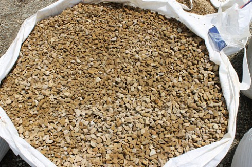 Kamenclub.ru: Щебень крошка желтый (песчаник) фр. 10-20 мм.  купить в Перми песчаник бежевый, серый, рыжий декоративный ландшафтный щебень колотый 9500 руб/т   фото КАМЕНЬ КЛУБ