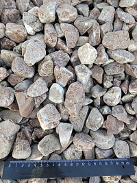 Kamenclub.ru: Мраморная крошка (щебень галтованный розовый) фр.20-40 мм.  купить в Перми мрамор розовый, красный оголтованный округлый щебень  15000 руб/т   фото КАМЕНЬ КЛУБ