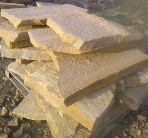 Kamenclub.ru: Форматный камень (плаха) пошаговая дорожка от 70-150 см (4 -12 см)  купить в Перми плитняк  форматный плаха желтый песчаник 9 000 руб/т   фото КАМЕНЬ КЛУБ