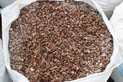 Kamenclub.ru: Мраморная крошка (щебень крошка розовый) фр. 20-40 мм.  купить в Перми мрамор розовый, красный мраморная крошка декоративная 11000 руб/т   фото КАМЕНЬ КЛУБ