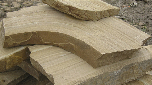 Kamenclub.ru: Форматный камень (плаха) пошаговая дорожка от 70-150 см (4 -12 см)  купить в Перми плитняк  форматный плаха желтый песчаник 9 000 руб/т   фото КАМЕНЬ КЛУБ