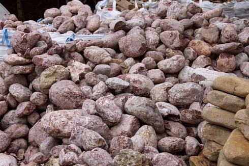 Kamenclub.ru: Розовый валунчик фр.100-300 мм.  купить в Перми крупный природный камень розовый, серый молочный красный речной галечник природный 7850 руб/т   фото КАМЕНЬ КЛУБ