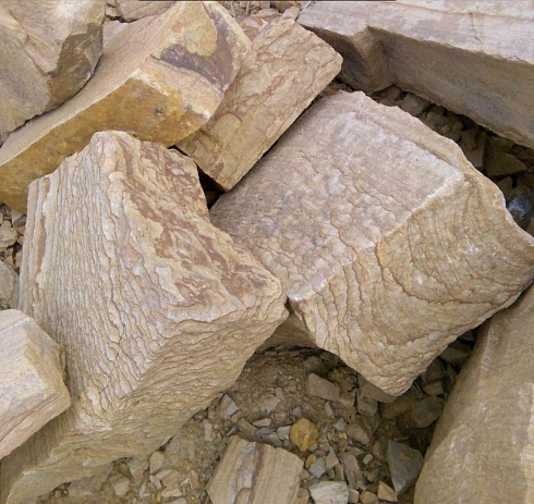 Kamenclub.ru: Песчаник пластушка желтый с рисунком (7-15 см)  купить в Перми плитняк - пластушка - бут желтый песчаник 10200 руб/м3   фото КАМЕНЬ КЛУБ