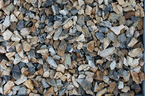 Kamenclub.ru: Мраморная крошка (щебень крошка медовый), фр. 10-20 мм.  купить в Перми песчаник бежевый, серый каменная ландшафтная крошка  12000 руб/т   фото КАМЕНЬ КЛУБ