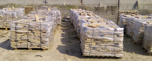 Kamenclub.ru: Песчаник пластушка галтованный желтый с рисунком (3 см)  купить в Перми плитняк - пластушка желтый песчаник 21000 руб/м3   фото КАМЕНЬ КЛУБ