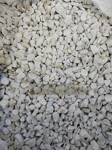Kamenclub.ru: Мраморная крошка, щебень, цвет-белый, фр. 10-20 мм.  купить в Перми мрамор белый, молочный айвори каменная ландшафтная декоративная крошка шебня 12000 руб/т   фото КАМЕНЬ КЛУБ