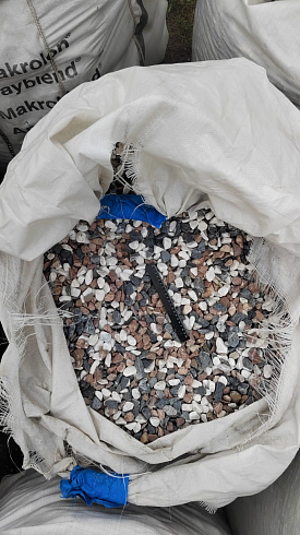 Kamenclub.ru: Мраморная крошка (щебень галтованный микс:белый-зеленый-розовый) фр.20-40 мм.  купить в Перми мрамор белый, зеленый, розовый мрамор декоративный (галтовка) 15500 руб/т   фото КАМЕНЬ КЛУБ