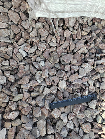 Kamenclub.ru: Мраморная крошка (щебень галтованный розовый) фр.20-40 мм.  купить в Перми мрамор розовый, красный оголтованный округлый щебень  15000 руб/т   фото КАМЕНЬ КЛУБ