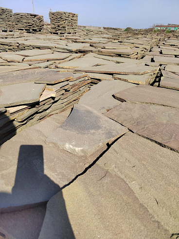 Kamenclub.ru: Песчаник пластушка серо-зеленый (4,0 см- 5,0 см)  купить в Перми песчаник серо-зеленый, серый, зеленый песчаник рваный ландшафтный колотый 9000 руб/м3   фото КАМЕНЬ КЛУБ