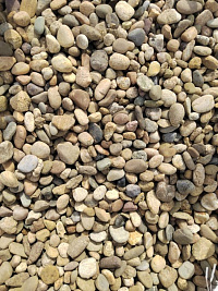 Kamenclub.ru: Галька речная окат рыжая фр. 20-40 мм. купить  в Перми галька речная окатанная рыжая желтая серая округлая речная галька 5000 руб/т   фото КАМЕНЬ КЛУБ