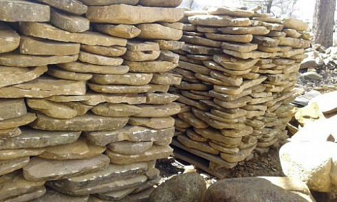 Kamenclub.ru: Песчаник колотый для облицовки (фр. 2-3 см)  купить в Перми песчаник бежевый серый рыжий песчаник строительный 5000 руб/т   фото КАМЕНЬ КЛУБ