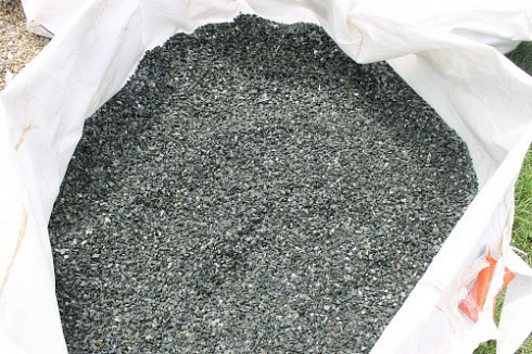 Kamenclub.ru: Щебень крошка зеленый (змеевик) фр. 5-10 мм  купить в Перми змеевик зеленый, салатовый ландшафтный декоративный щебень крошка 7 200 руб/т   фото КАМЕНЬ КЛУБ