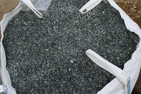 Kamenclub.ru: Щебень крошка зеленый (змеевик) фр. 10-20 мм.  купить в Перми змеевик зеленый, салатовый декоративная ландшафтная каменная крошка щебня 7 200 руб/т   фото КАМЕНЬ КЛУБ