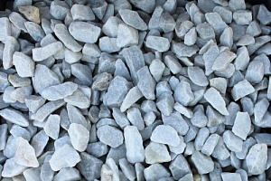 Kamenclub.ru: Мраморная крошка, щебень, цвет-белый,  фр. 20-40 мм.  купить в Перми мрамор белый молочный слоновая кость айвори  мраморная крошка ландшафтная 12000 руб/т   фото КАМЕНЬ КЛУБ