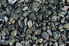 Kamenclub.ru: Щебень галтованный зеленый (змеевик) фр. 20-40 мм.  купить в Перми мрамор зеленый, салатовый оголтованный щебень мраморный 12500 руб/т   фото КАМЕНЬ КЛУБ