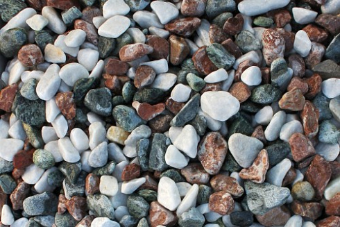 Kamenclub.ru: Мраморная крошка (щебень галтованный микс:: серый-зеленый-розовый) фр.10-20 мм.  купить в Перми мрамор серый, зеленый, розовый щебень окатанный округлый декоративный ландшафтный 15500 руб/т   фото КАМЕНЬ КЛУБ