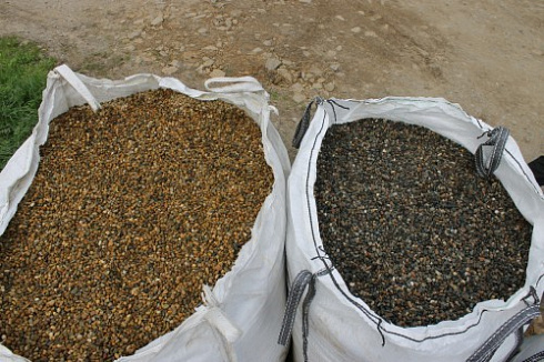 Kamenclub.ru: Галька окат (серо-желтая) фр.10-20 мм. купить  в Перми галька серо-желтая, рыжая, серый речная окатанная округлая галька 5000 руб/т   фото КАМЕНЬ КЛУБ