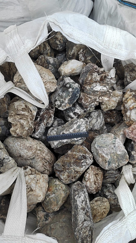 Kamenclub.ru: Кварцевый валунчик фр.100-300 мм.  купить в Перми кварц белый, бежевый молочный рыжий крупный природный камень галечник 7850 руб/т   фото КАМЕНЬ КЛУБ