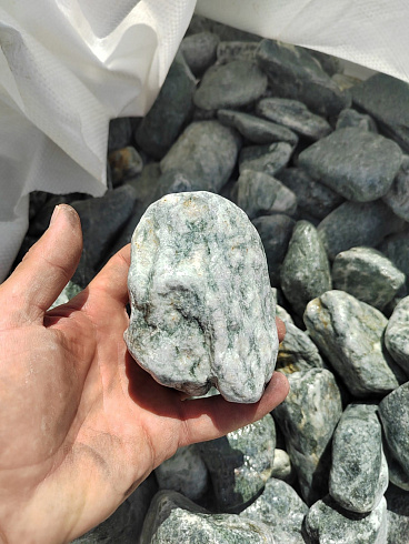 фото Галтованный жадеит (фр. 70-100 мм)  купить в Перми в интернет-портале КАМЕНЬ КЛУБ