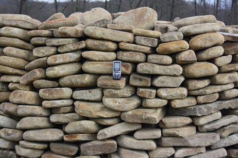 Kamenclub.ru: Песчаник для мощения дорожек, площадок, парковок ( фр 5-10 см)  купить в Перми песчаник  серый желтый коричневый рыжий песчаник оголтованный окатанный 6500 руб/т   фото КАМЕНЬ КЛУБ