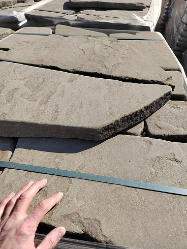 Kamenclub.ru: Песчаник галтованный для облицовки (фр. 2-5 см)  купить в Перми песчник рыжий желтый серый песчаник окатанный речной 6 000 руб/т   фото КАМЕНЬ КЛУБ