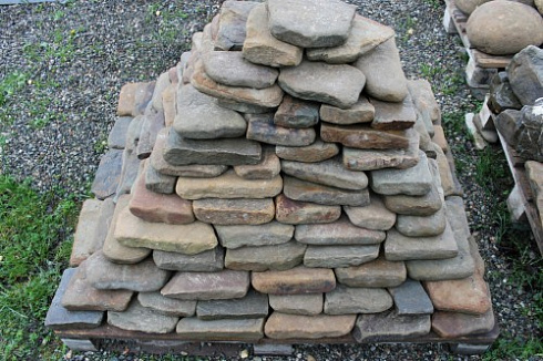 Kamenclub.ru: Песчаник галтованный для облицовки (фр. 2-5 см)  купить в Перми песчник рыжий желтый серый песчаник окатанный речной 6 000 руб/т   фото КАМЕНЬ КЛУБ