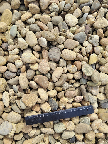 Kamenclub.ru: Галька речная окат рыжая фр. 20-40 мм. купить  в Перми галька речная окатанная рыжая желтая серая округлая речная галька 5000 руб/т   фото КАМЕНЬ КЛУБ