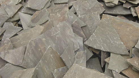 Kamenclub.ru: Песчаник пластушка серо-зеленый (4,0 см- 5,0 см)  купить в Перми песчаник серо-зеленый, серый, зеленый песчаник рваный ландшафтный колотый 9000 руб/м3   фото КАМЕНЬ КЛУБ