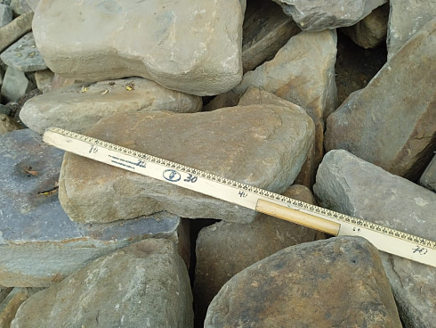 Kamenclub.ru: Песчаник для мощения дорожек, площадок, парковок ( фр 5-10 см)  купить в Перми песчаник  серый желтый коричневый рыжий песчаник оголтованный окатанный 6500 руб/т   фото КАМЕНЬ КЛУБ