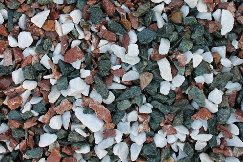 Kamenclub.ru: Мраморная крошка (щебень крошка микс : белый-черный-розовый) фр. 3-5 мм.  купить в Перми мрамор белый, черный, розовый, разноцветный мраморная каменная крошка декорвтивная 12000 руб/т   фото КАМЕНЬ КЛУБ