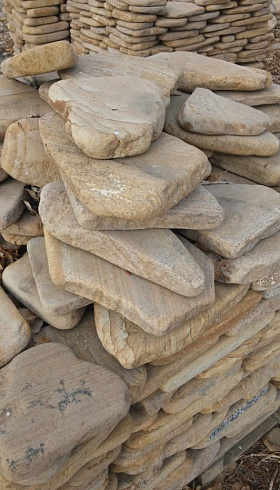 Kamenclub.ru: Песчаник пластушка галтованный желтый с рисунком (3 см)  купить в Перми плитняк - пластушка желтый песчаник 21000 руб/м3   фото КАМЕНЬ КЛУБ