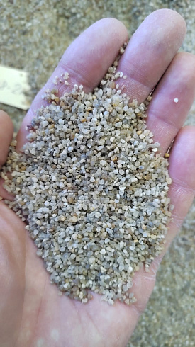 Кварцевый песок для площадок фр. 0,8 - 2 мм.  купить в Перми фото Камень Клуб