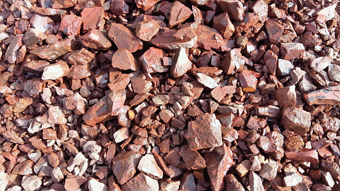Kamenclub.ru: Щебень крошка красный (ЯШМА) фр. 20-40 мм.  купить в Перми яшма красный, бордовый декоративный ландшафтный щебень 9000 руб/т   фото КАМЕНЬ КЛУБ