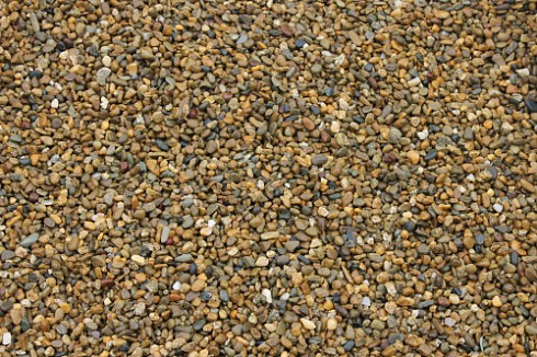 Kamenclub.ru: Галька окат (серо-желтая) фр.5-10 мм. купить  в Перми галька речная рыжий, желтый, рыжий, серо-желтый речная окатанная галька декоративная 5000 руб/т   фото КАМЕНЬ КЛУБ