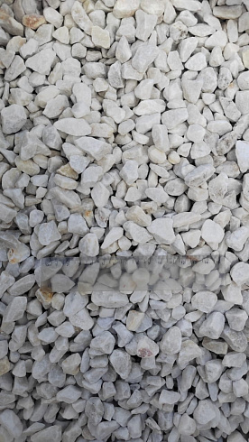 Kamenclub.ru: Мраморная крошка, щебень, цвет-белый, фр. 10-20 мм.  купить в Перми мрамор белый, молочный айвори каменная ландшафтная декоративная крошка шебня 12000 руб/т   фото КАМЕНЬ КЛУБ