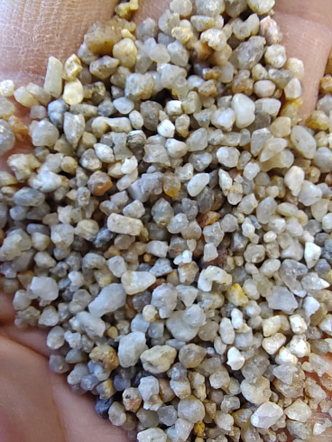 Кварцевый песок для площадок фр. 2-5 мм.  купить в Перми фото Камень Клуб