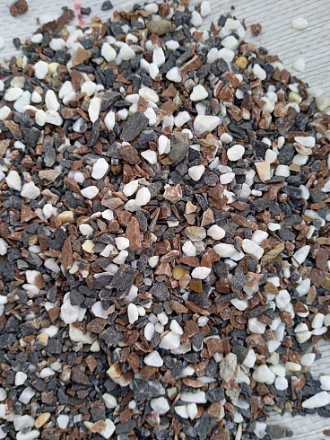 Kamenclub.ru: Мраморная крошка (щебень крошка микс: белый-зеленый-розовый) фр. 5-10 мм  купить в Перми мрамор белый, зеленый, розовый, разноцветный, молочный декоративная ландшафтная мраморная крошка 9500 руб/т   фото КАМЕНЬ КЛУБ