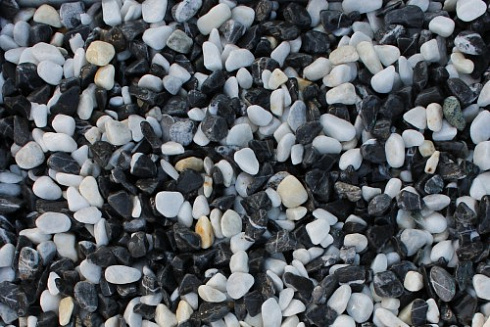 Kamenclub.ru: Мраморная крошка (щебень крошка микс : белый-черный-розовый) фр. 5-10 мм.  купить в Перми мрамор белый, черный, розовый, разноцветный микс декоративная мраморная каменная крошка 12000 руб/т   фото КАМЕНЬ КЛУБ